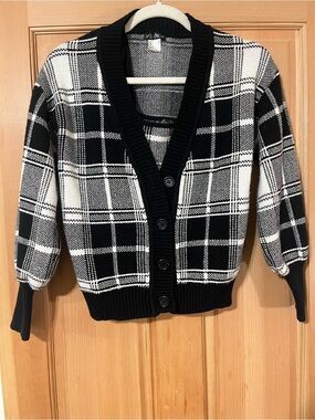 VENUS Black and White Plaid Button-Front Cardigan